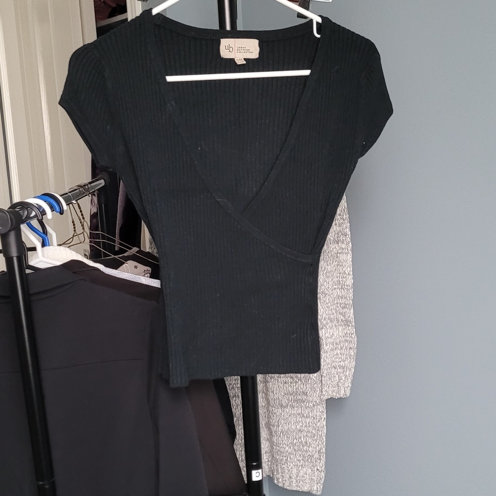 Short sleeve sweater